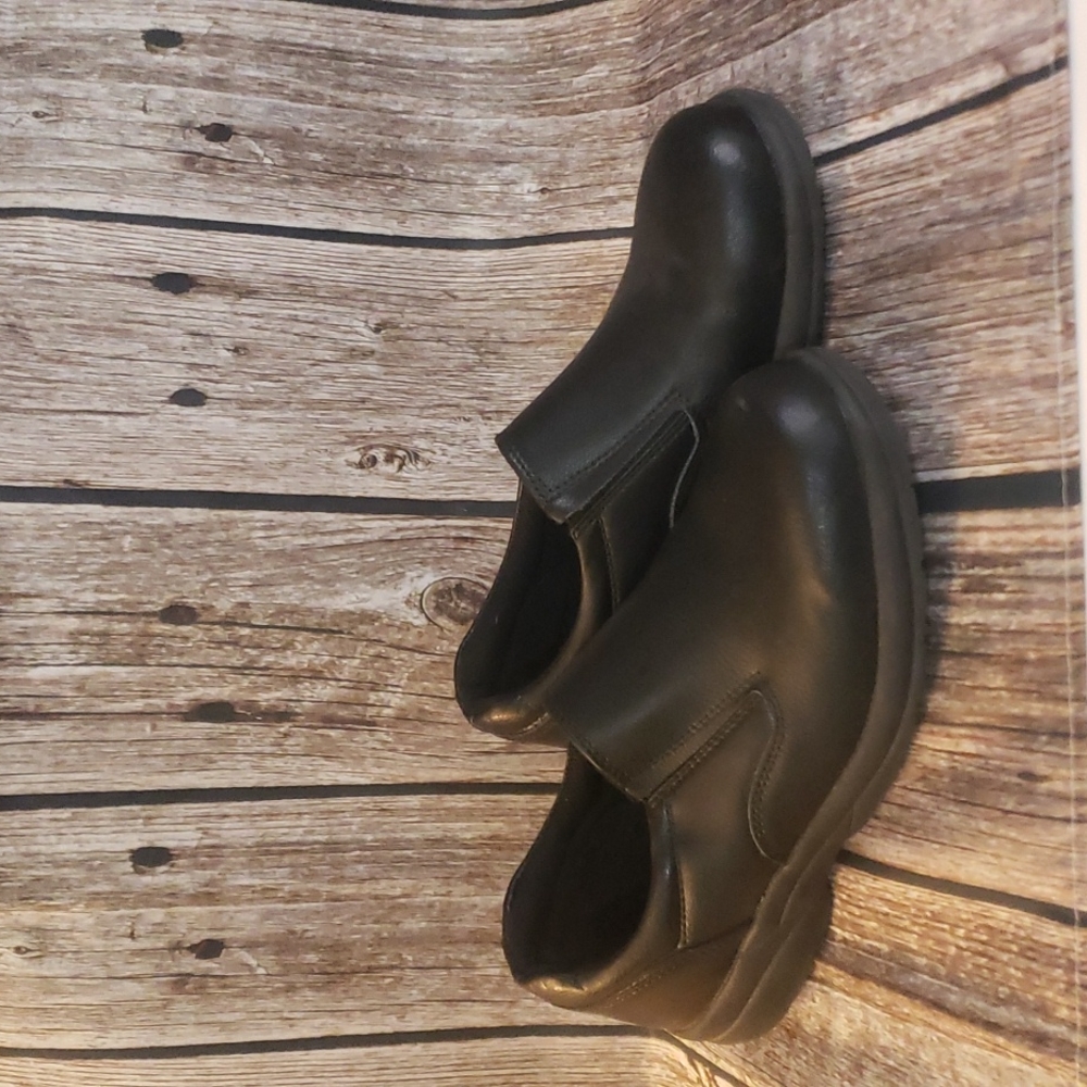 Men's skid and slip resistant work shoes